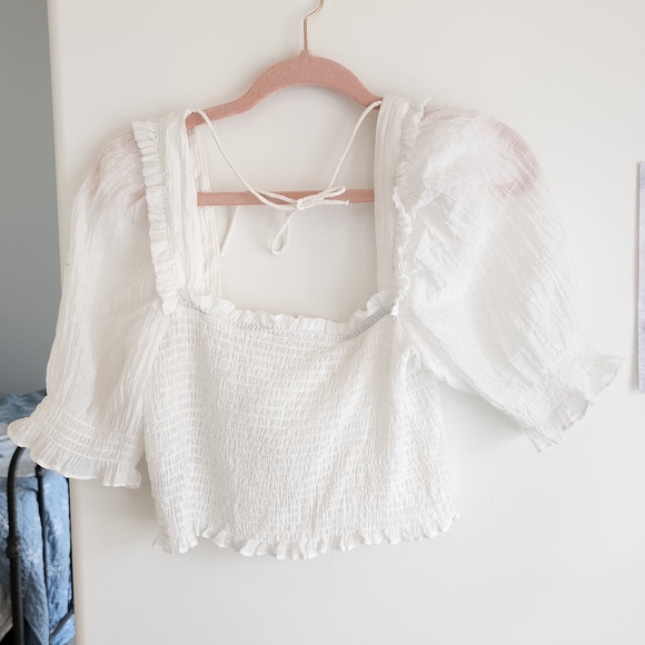 Chic White Ruffled Blouse - Picture 3 of 3